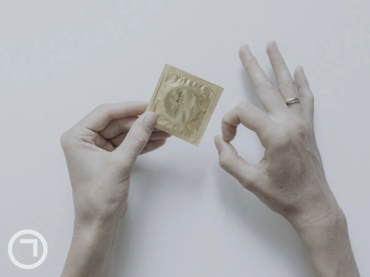 Picture showing condom