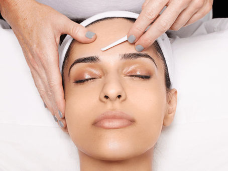 What is Amazingly Ageless Medspa Dermaplane with Hydrojelly Mask and is it for me?