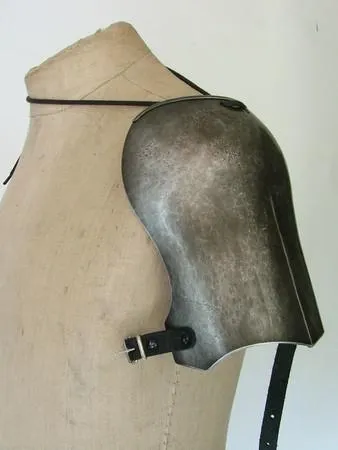 Simple One Piece Spaulder