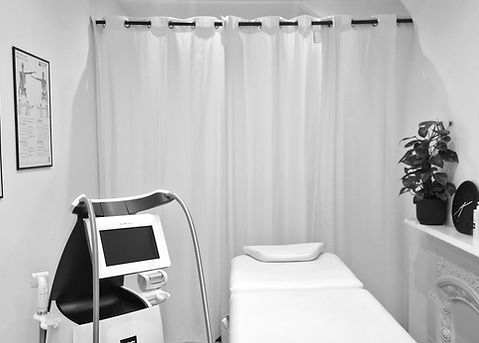 Treatment space with the LPG M6 Medical Alliance and the massage bed.