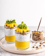 Pudim de Manga com Yogurt, Chia e Hortelã