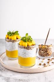 Pudim de Manga com Yogurt, Chia e Hortelã