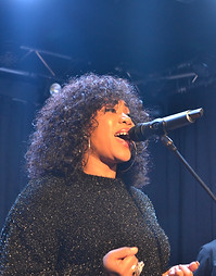 Juli am Gesang