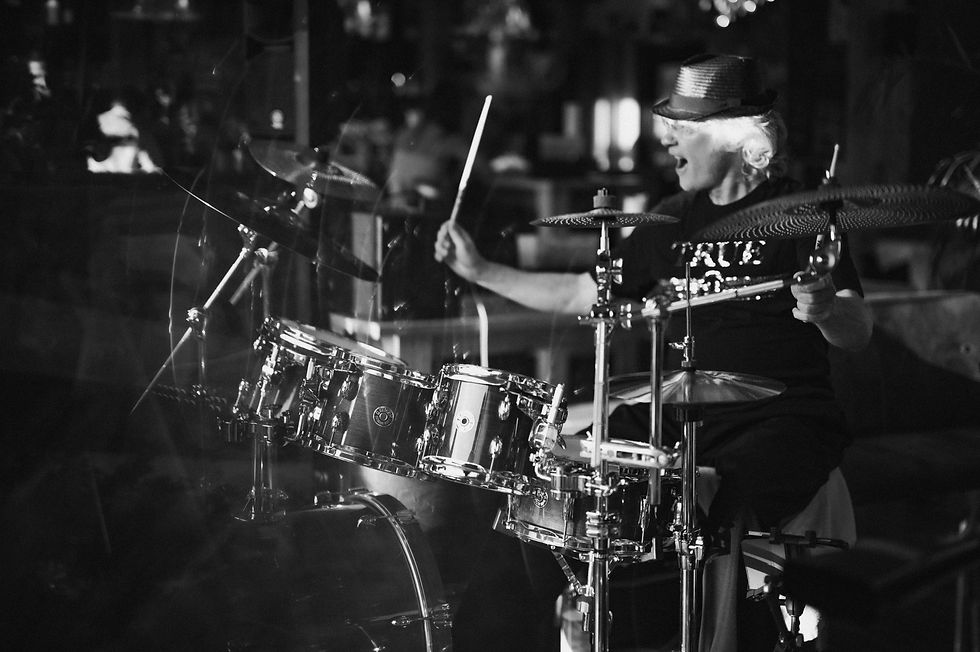 Buena Leche live im Barglings - Erik an den Drums