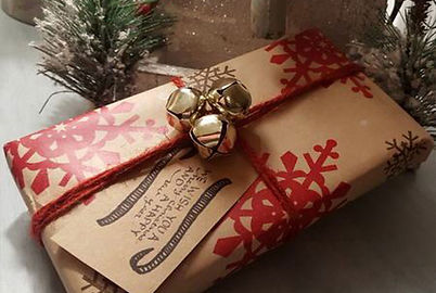 jingle-bells-gift-wrapping-idea.jpg