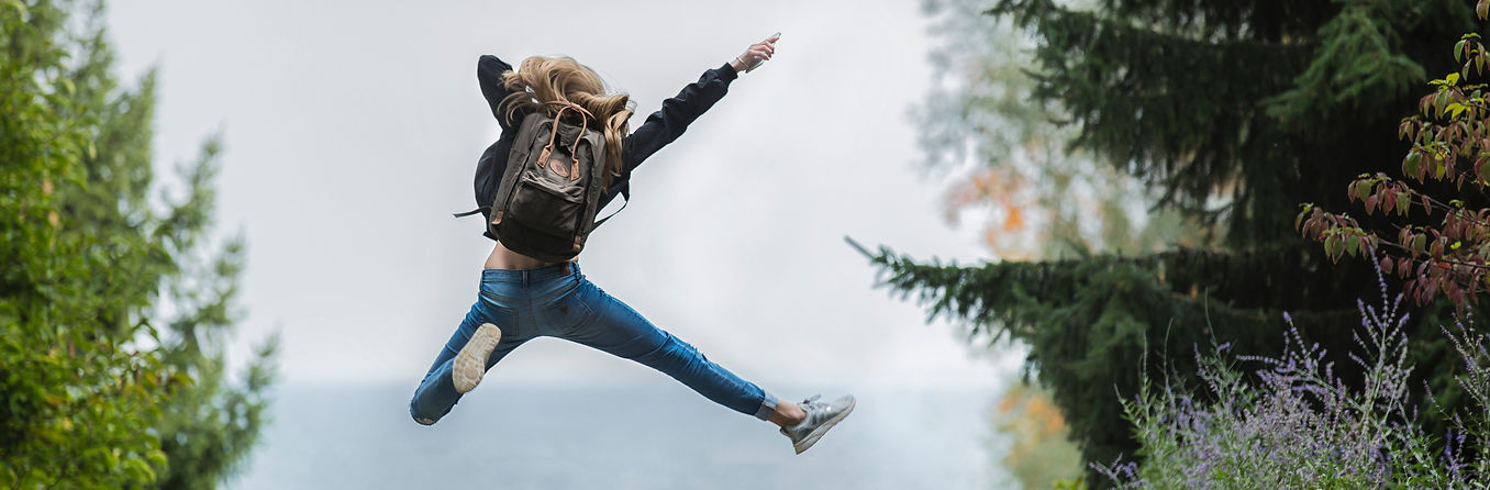 backpack-blonde-hair-blur-214574.jpg