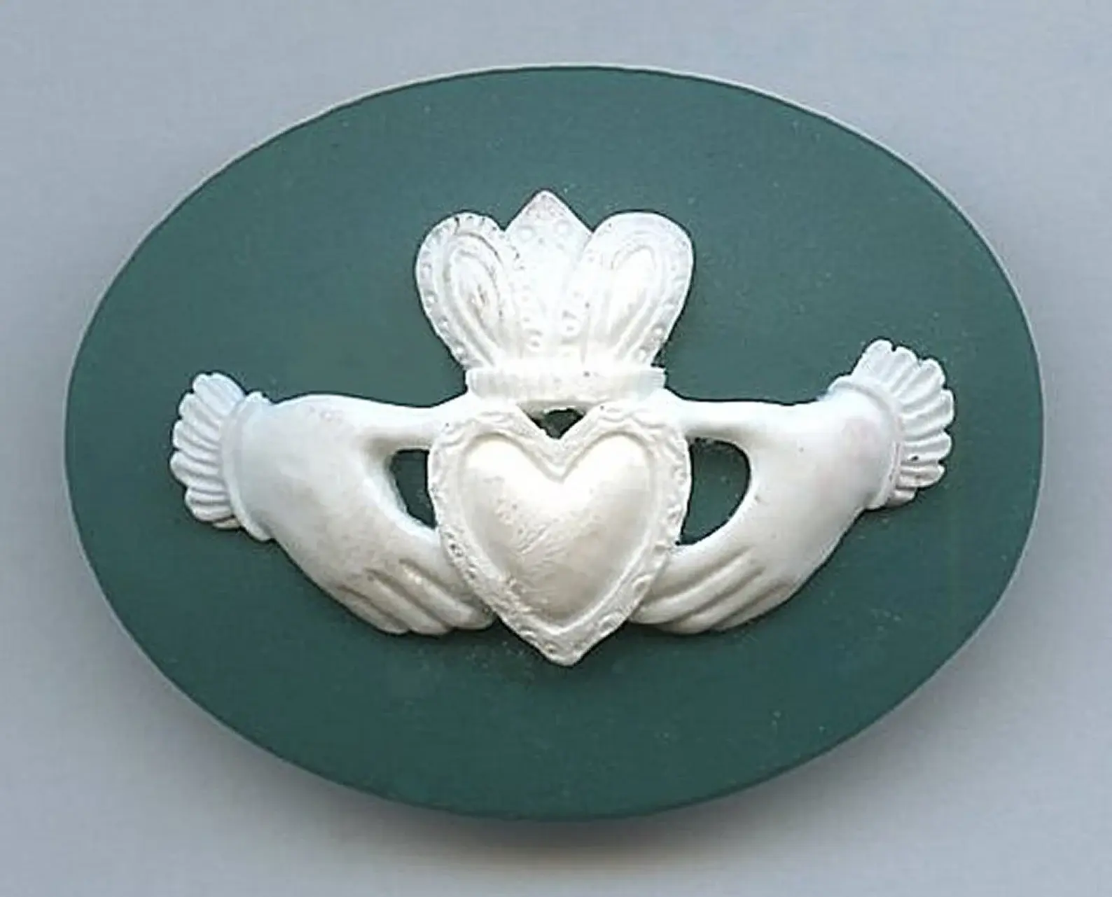 Needle minder VB's Friendship Claddagh