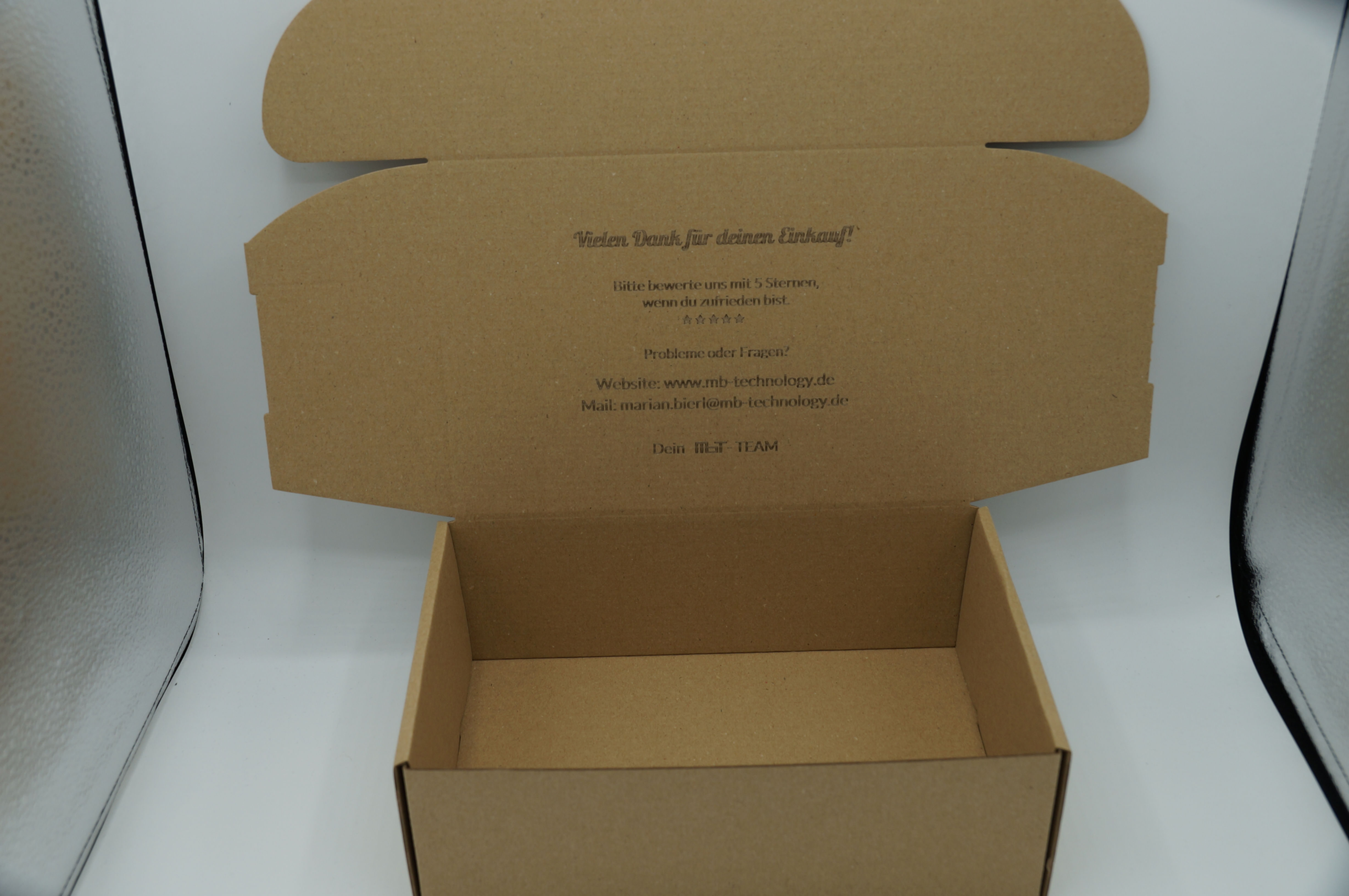 Individuell gravierte Verpackungsschachteln – innen & außen