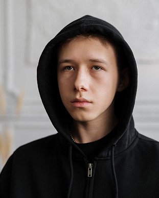 boy-in-black-hoodie-standing-4100430.jpg