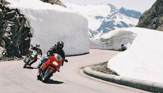 Kışın Motosiklet Kullanan Sürücülerin Dikkat Etmesi Gerekenler