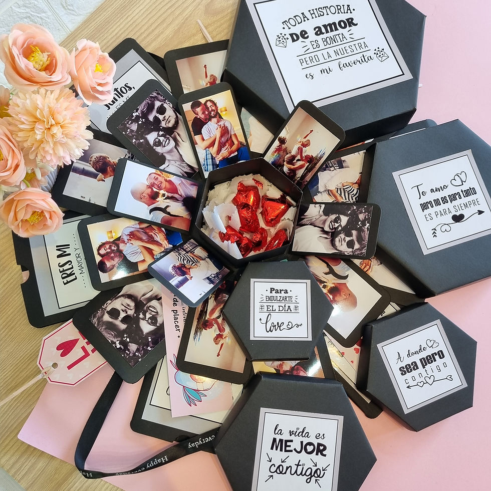 Miniatura: Caja explosiva con fotos y chocolates “Nuestra Historia de Amor”