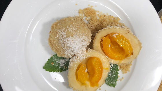 Marillenknödel aus Topfenteig