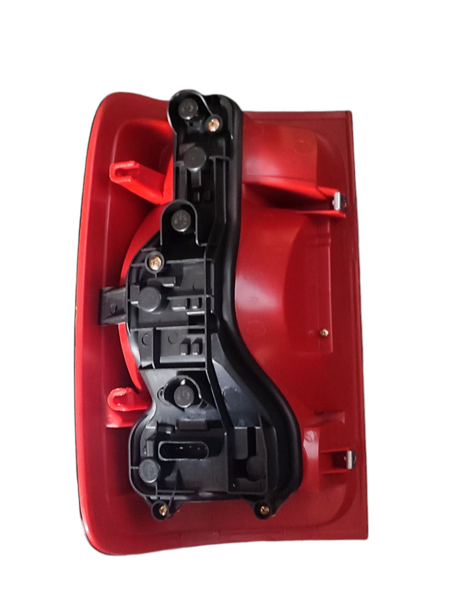 Miniatura: Farol Trasero Derecho Volkswagen Amarok 2010 - 2024