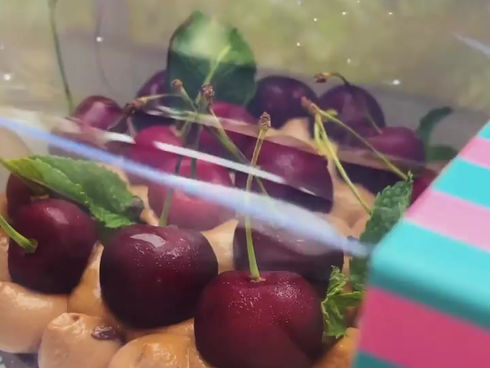 Тарт з вишневою начинкою у Milk Bar