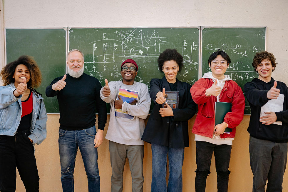 Imagem disponível em: Foto de Yan Krukau no Pexels: https://www.pexels.com/pt-br/foto/pessoas-homens-mulheres-escola-8197544/