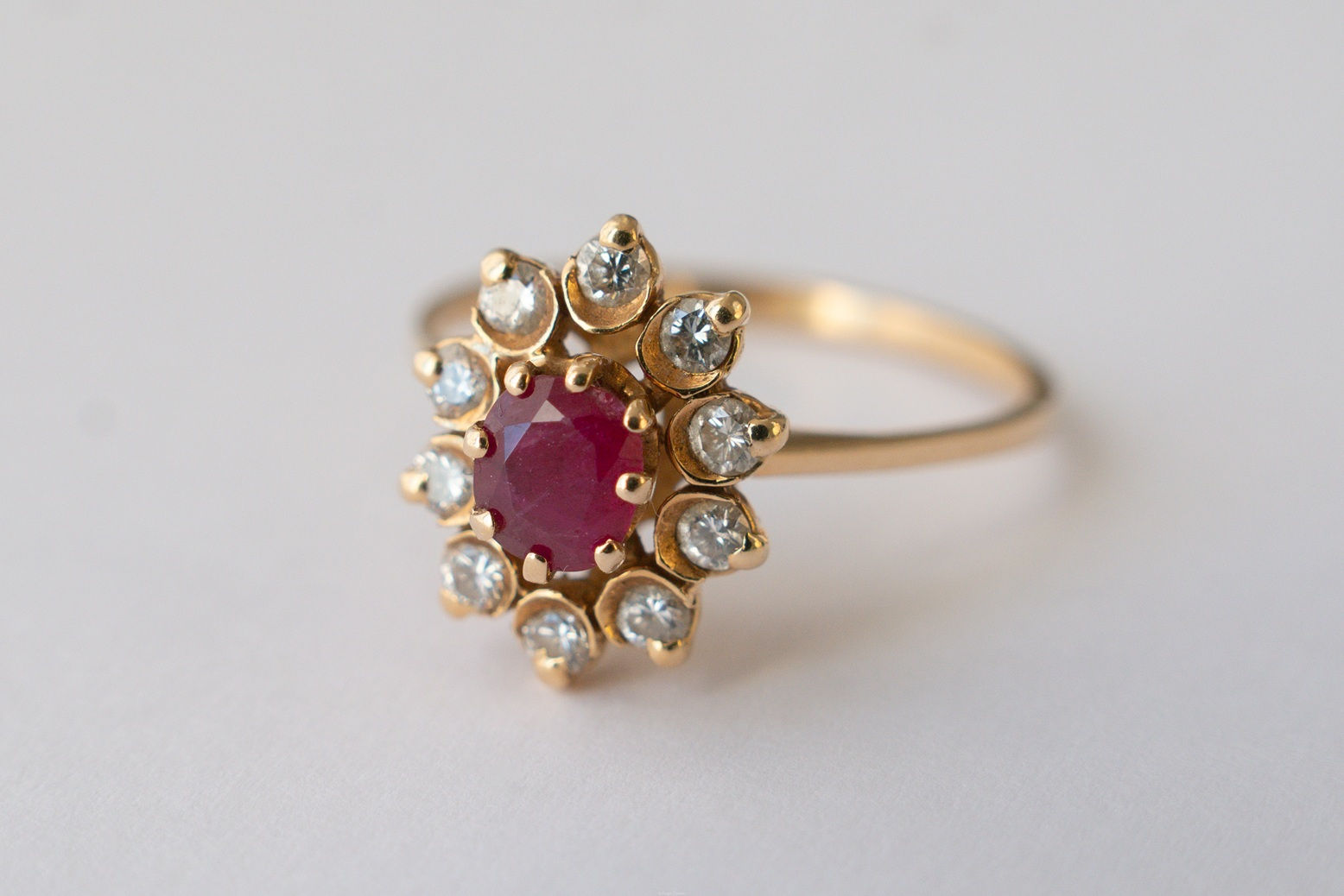 Bague Marguerite aux Rubis et Diamants
