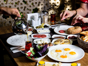 Top Reasons to Choose Middle Eastern Cuisine for Family Dining | Reetaj Middle Eastern Restaurant, Oshawa, ON