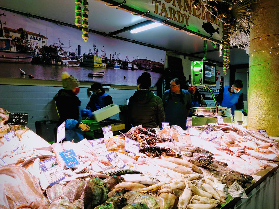 Dans la file d'attente de la poissonnerie Tardy ou comment rendre un client heureux.
