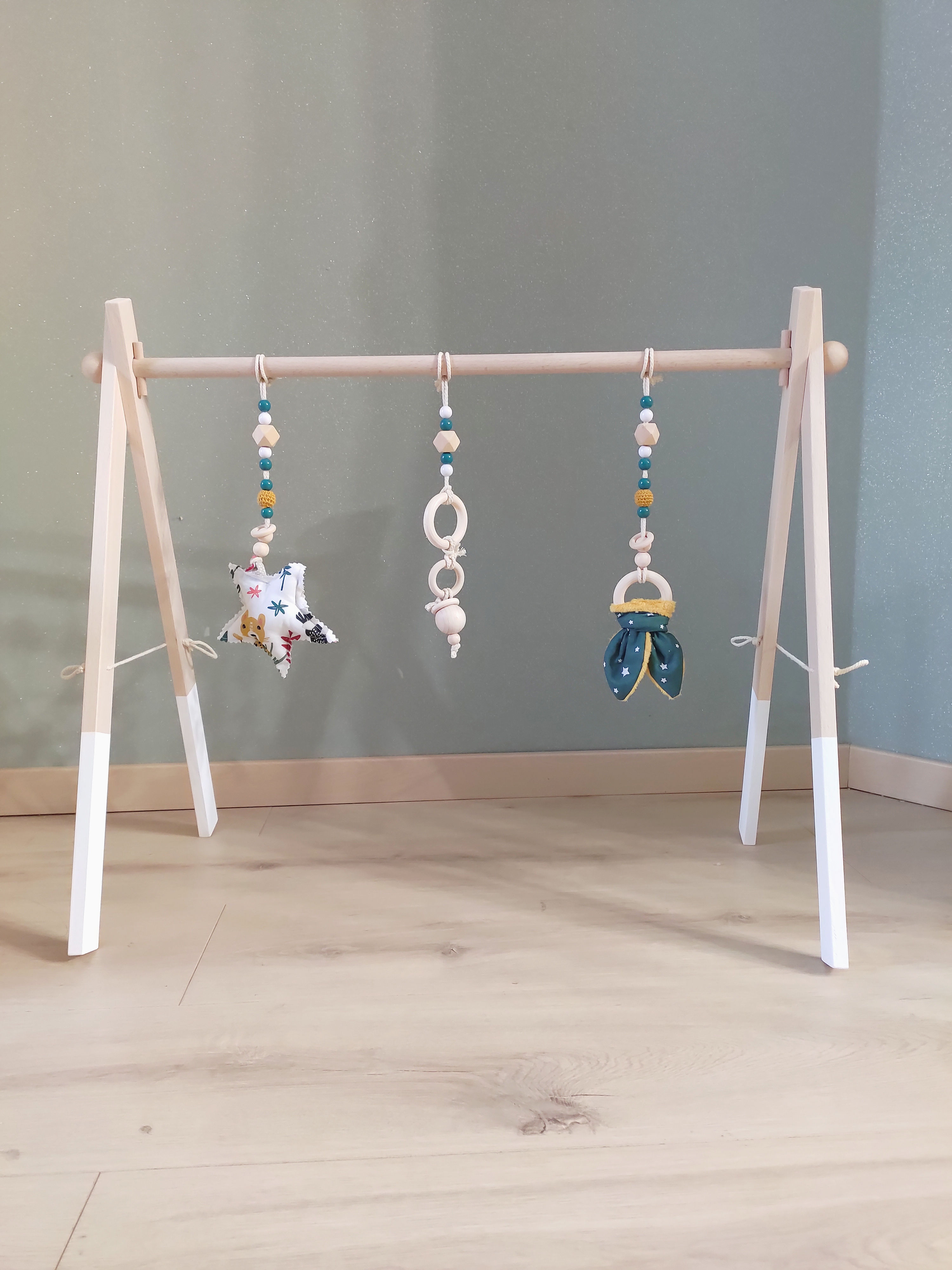 Portique d'éveil Montessori avec suspensions thème jungle