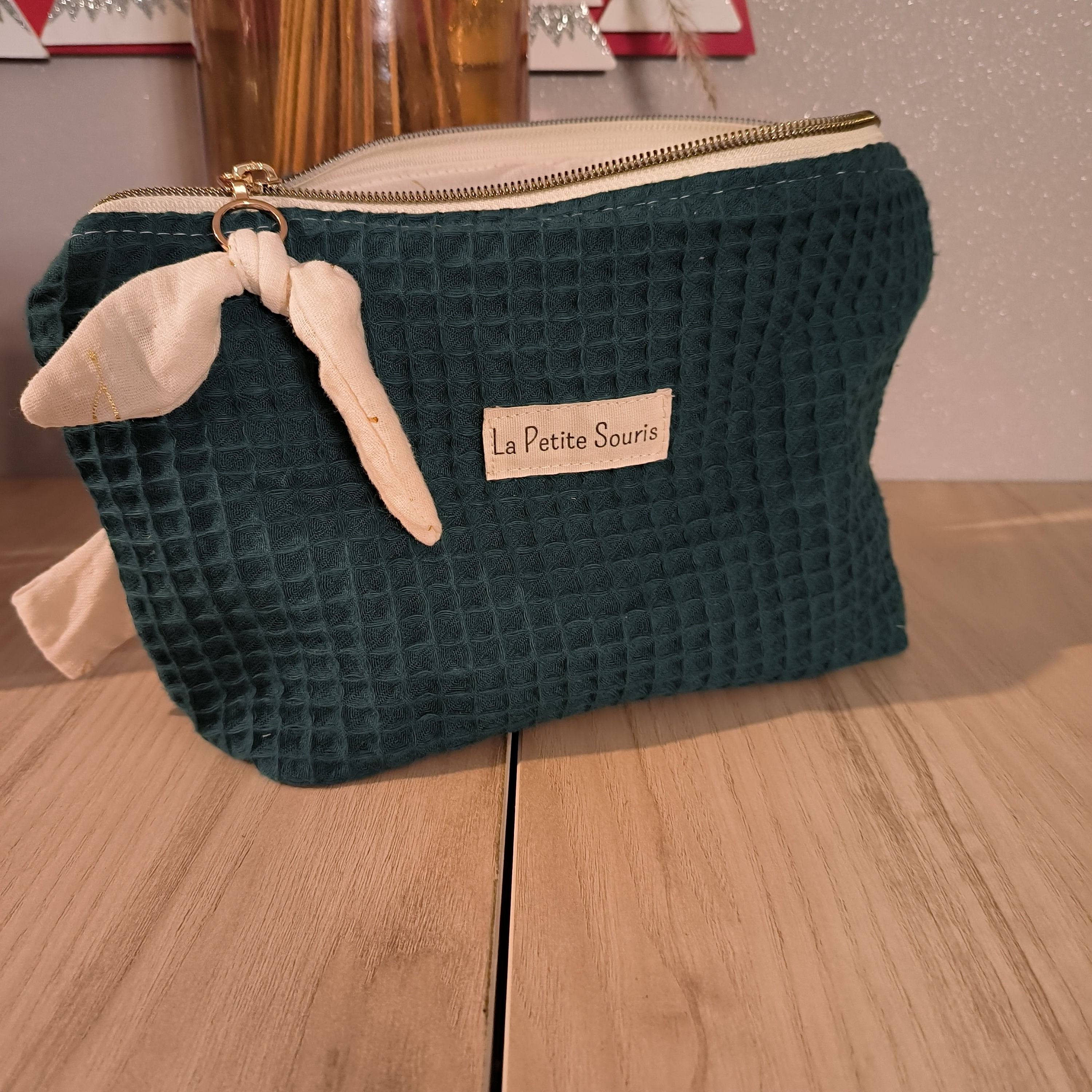 Trousse de toilette nid d'abeille avec étiquette vert sapin