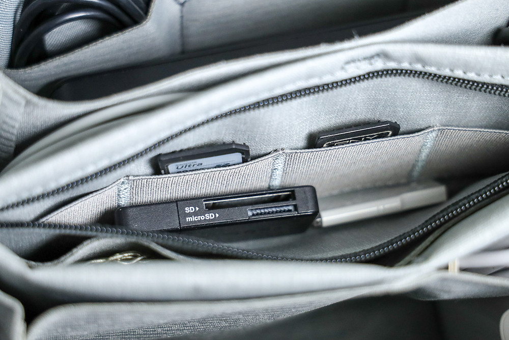 tumi tech pouch