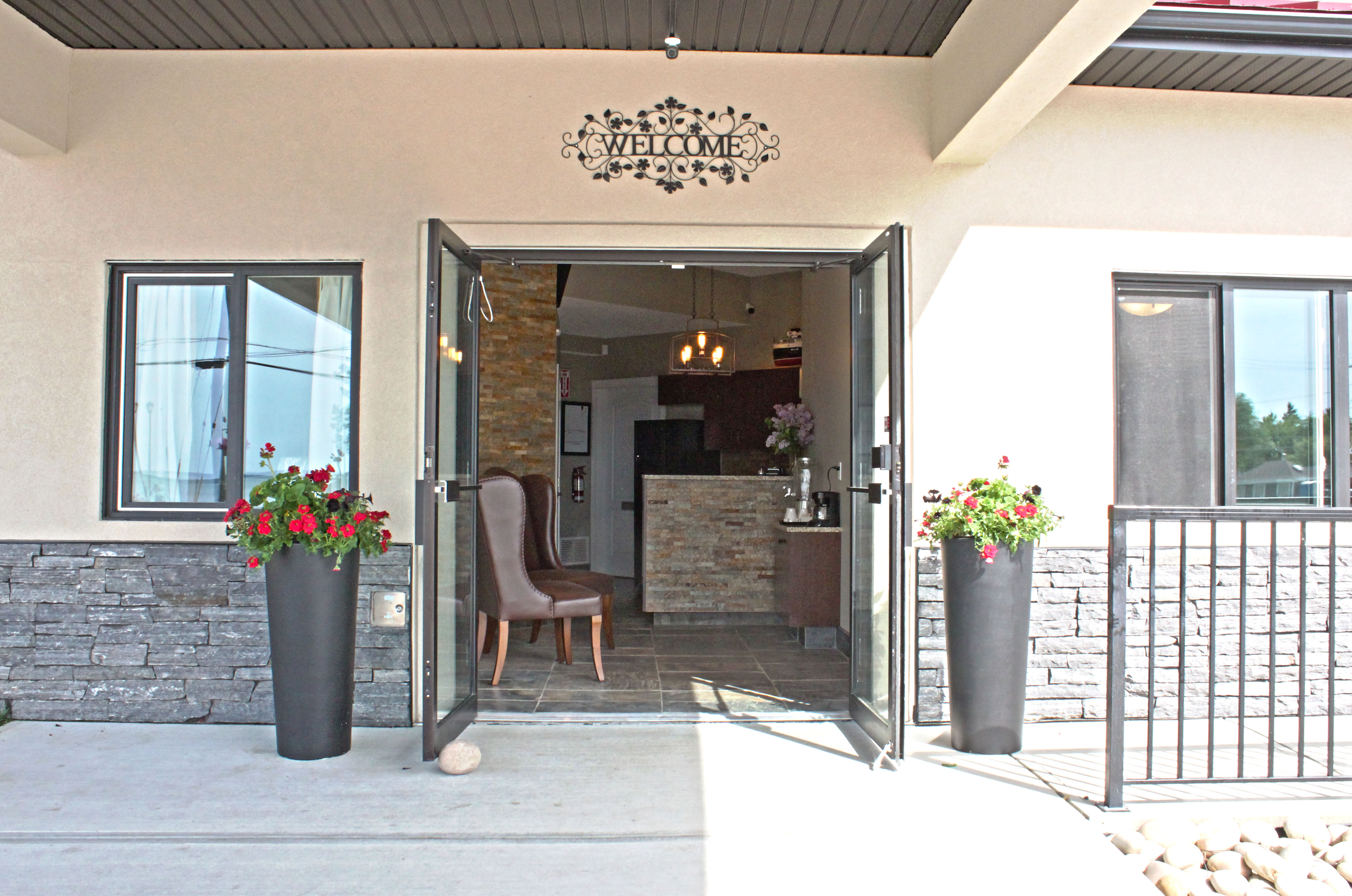 Alberta Beach Inn and Suites