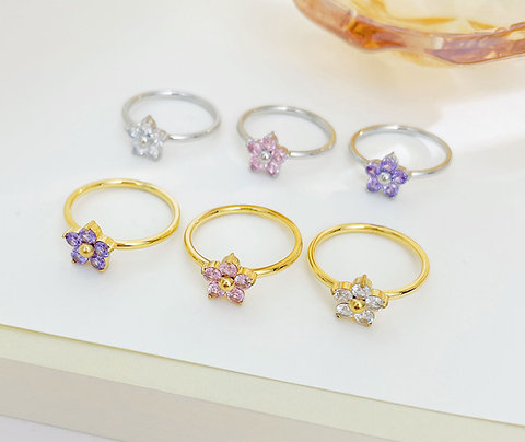 Artsy Ring with Simple Flower Cold Style Design