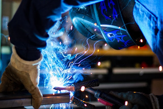 with minimized energy Maximize manufacturing efficiency while minimizing energy consumption in manufacturing