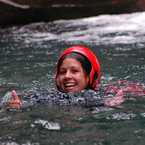 Nage dans le canyon du Groin ,a Artemare , proche du lac du Bourget et de Chambery