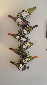 Unique Design Wall Mounted Wine Rack.