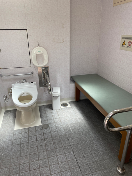 高速道路の身障者用トイレ