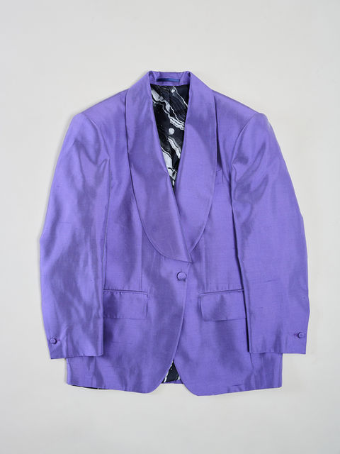 Veste de smoking en soie violette doublure marbre noir en soie imprimé en italie dessiné par Massimiliano Mocchia di Coggiola vue à plat