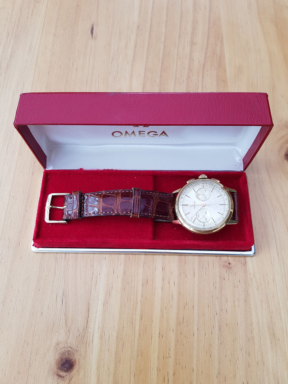Thumbnail: Omega Red Watch Box