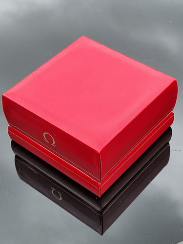 OMEGA レザー ボックス 赤 Omega Red Box | omegavintagewatches