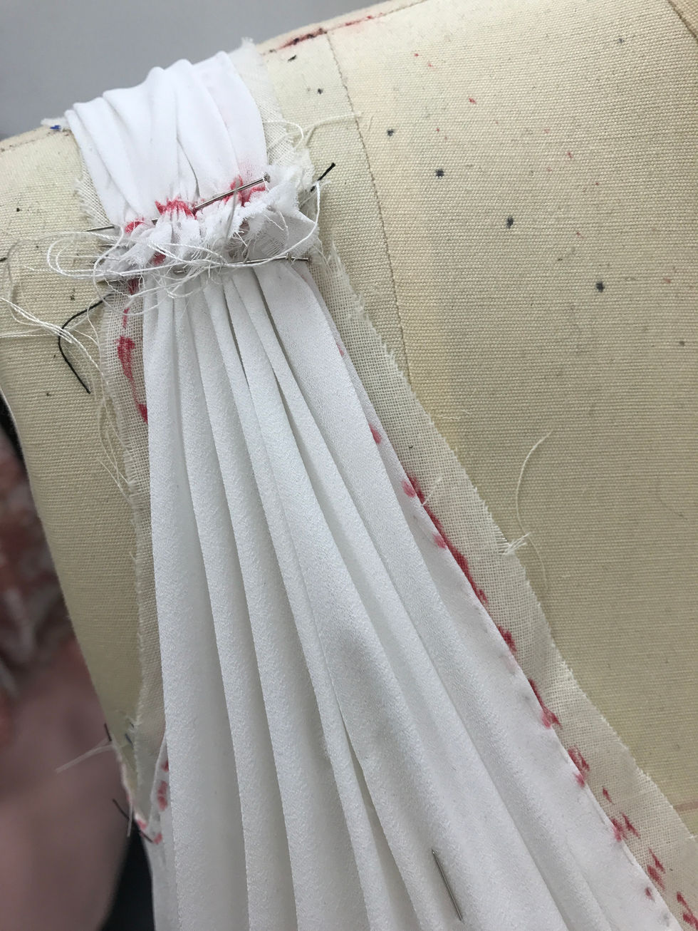 drape detail of sleeveless chiffon shoulder