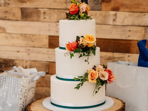 Wedding cakes Lincolnshire -4 alternatives to sugar flowers for wedding cakes