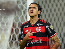 Pedro brilha contra o Estudiantes, alcança 150 gols pelo Flamengo e sobe no ranking de artilheiros históricos