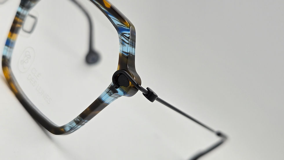 lunettes légères,stylées et modulables de la marque clé des lunes chez votre opticien à boulogne sur mer outreau calais wimereux et la cote d'opale