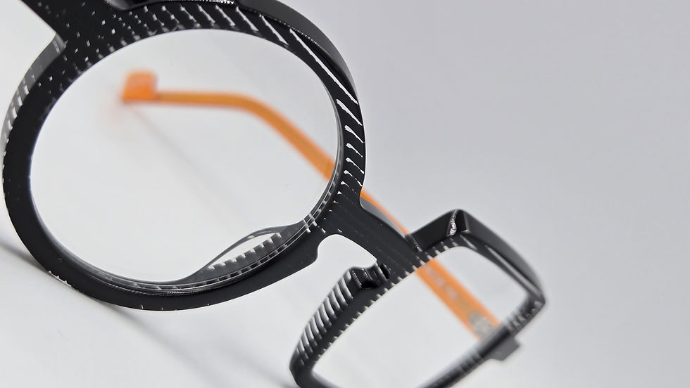 lunettes rondes carrées originales et colorées de la marque XIT chez votre opticien à boulogne sur mer outreau wimereux calais et la cote d'opale