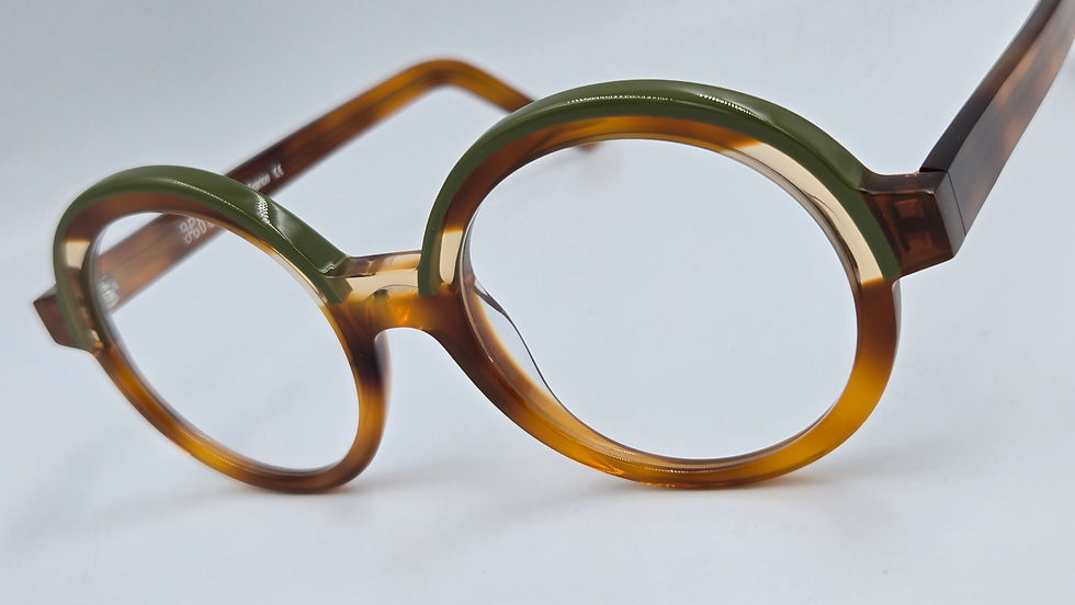 lunettes originales et colorées de la marque XIT chez votre opticien à boulogne sur mer outreau wimereux calais et la cote d'opale