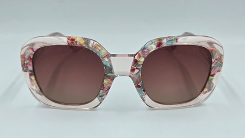 lunettes de soleil originales et colorées pour femme  chez votre opticien à boulogne sur mer outreau wimereux calais et la cote d'opale