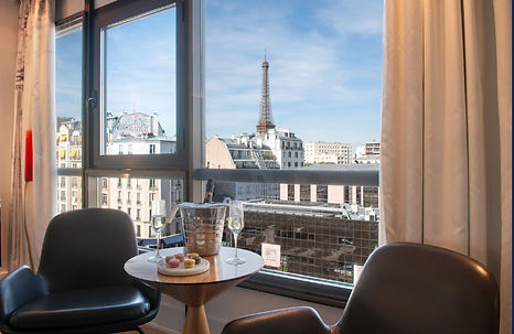 Le Parisis Paris Tour Eiffel.jpg