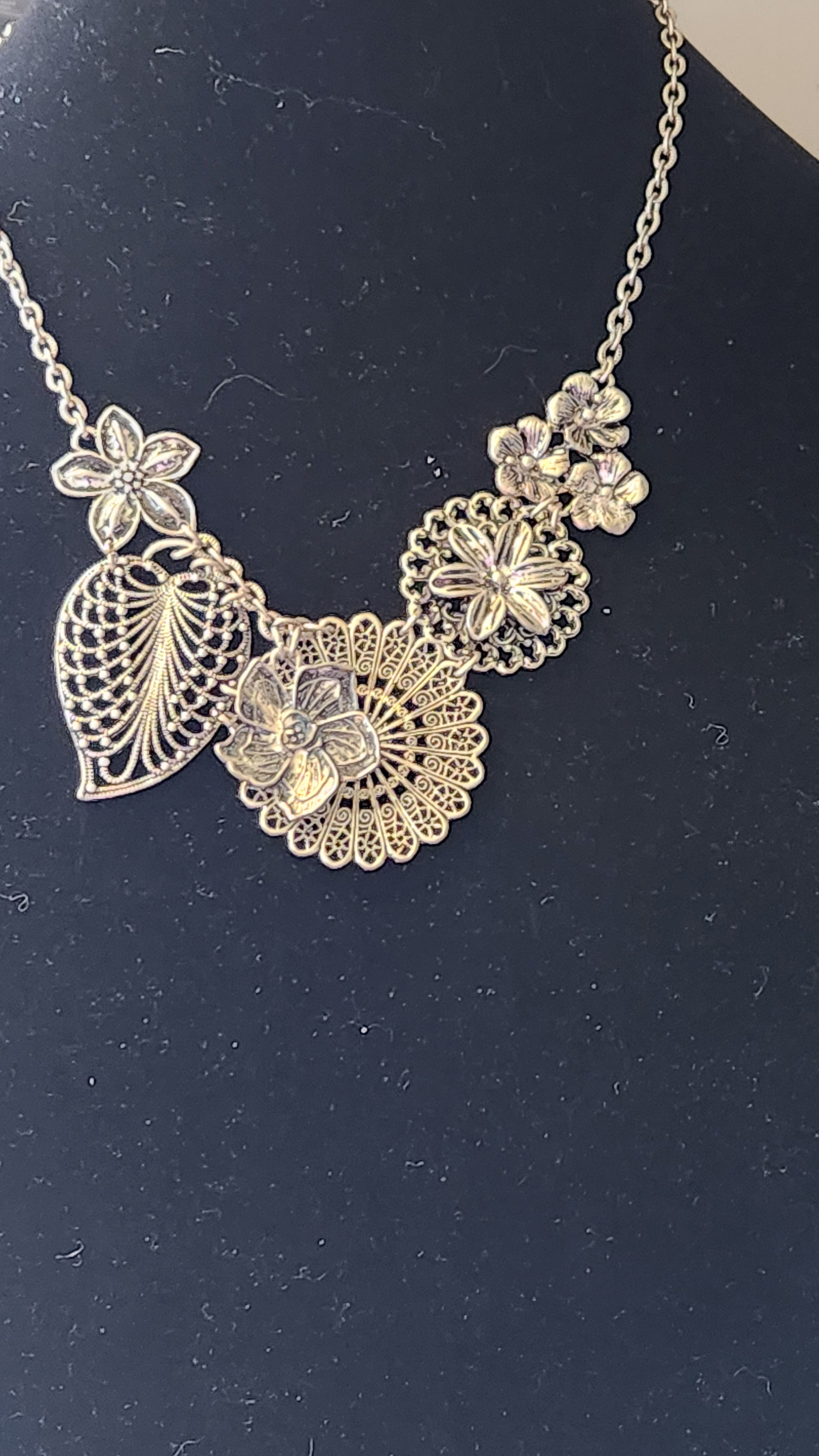 Vintage Premier Designs Botanical Floral Silvertone Necklace