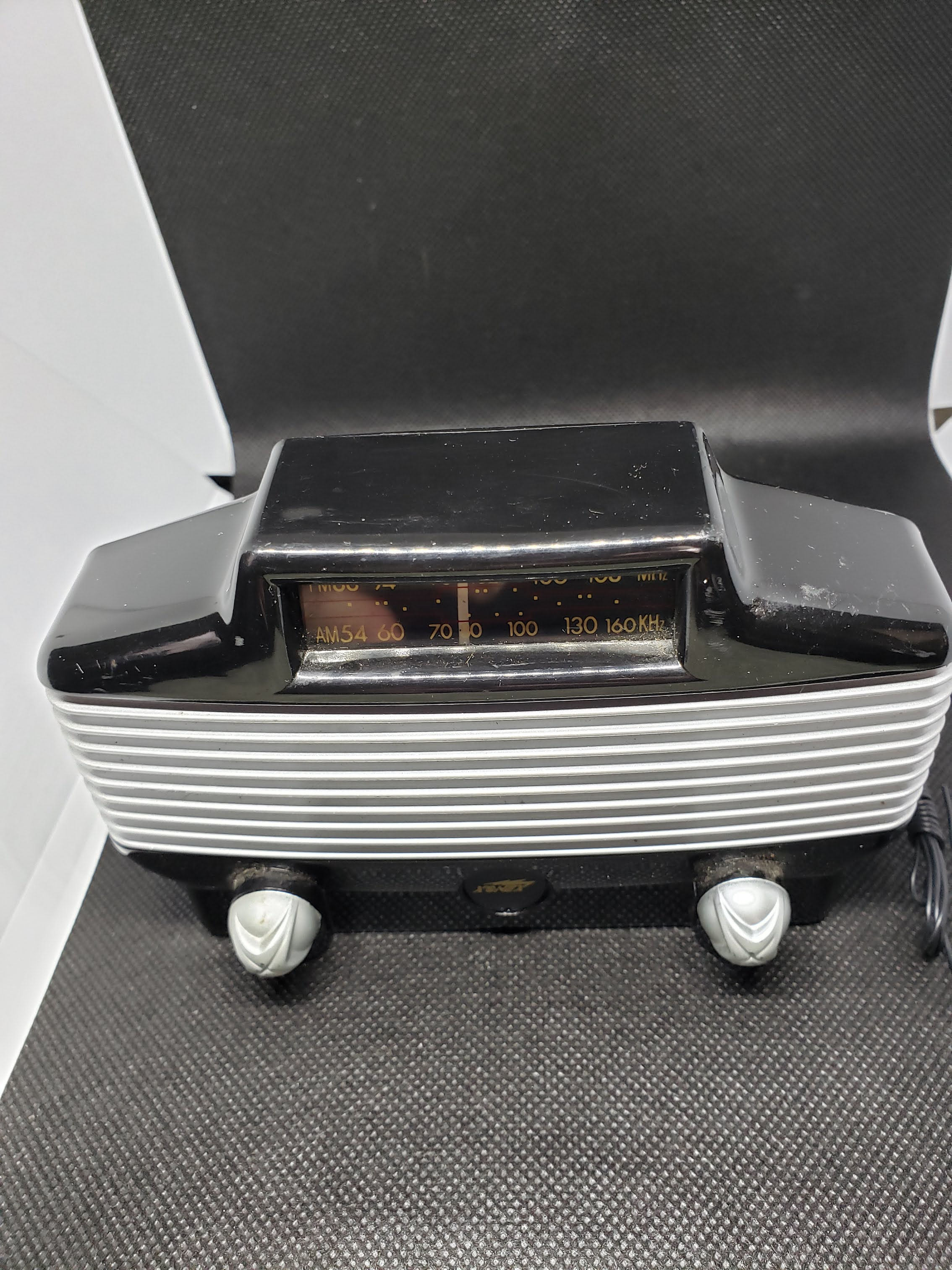 Vintage Xonex Majestic Zephyr 980-400 Transistor Radio