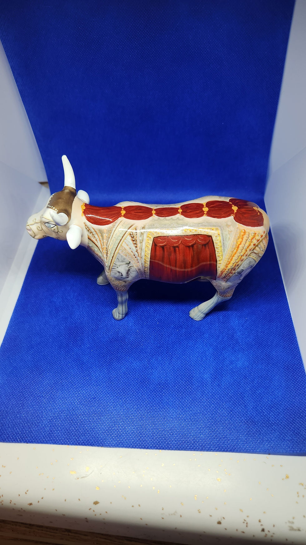 Thumbnail: COW PARADE figurine: " LaBovene " ( #9172-Retired and RARE )