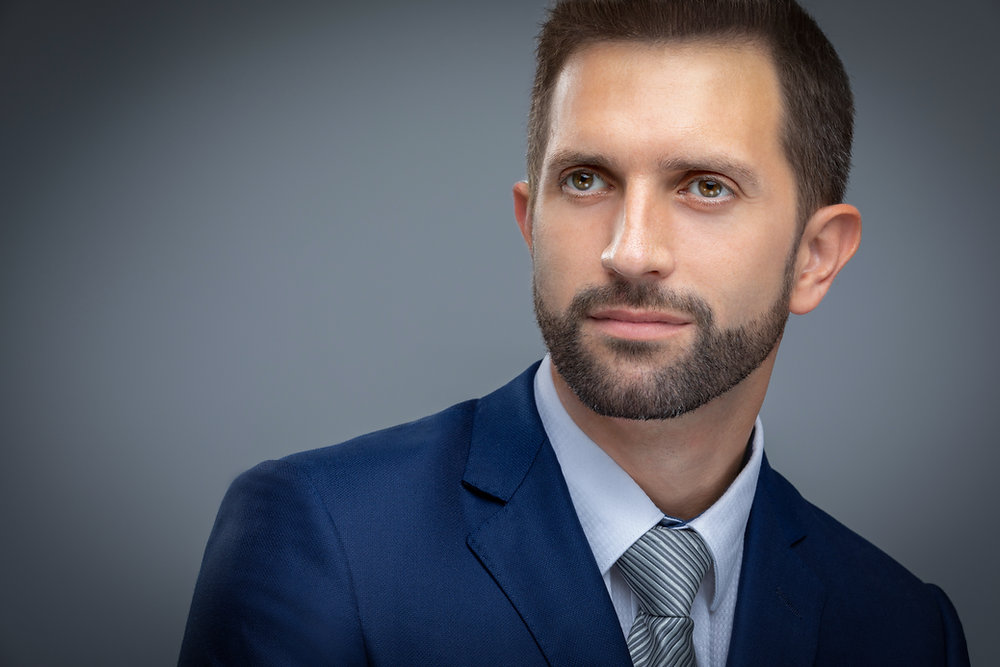 Choosing the Right Photographer for Your Headshot: What to look for