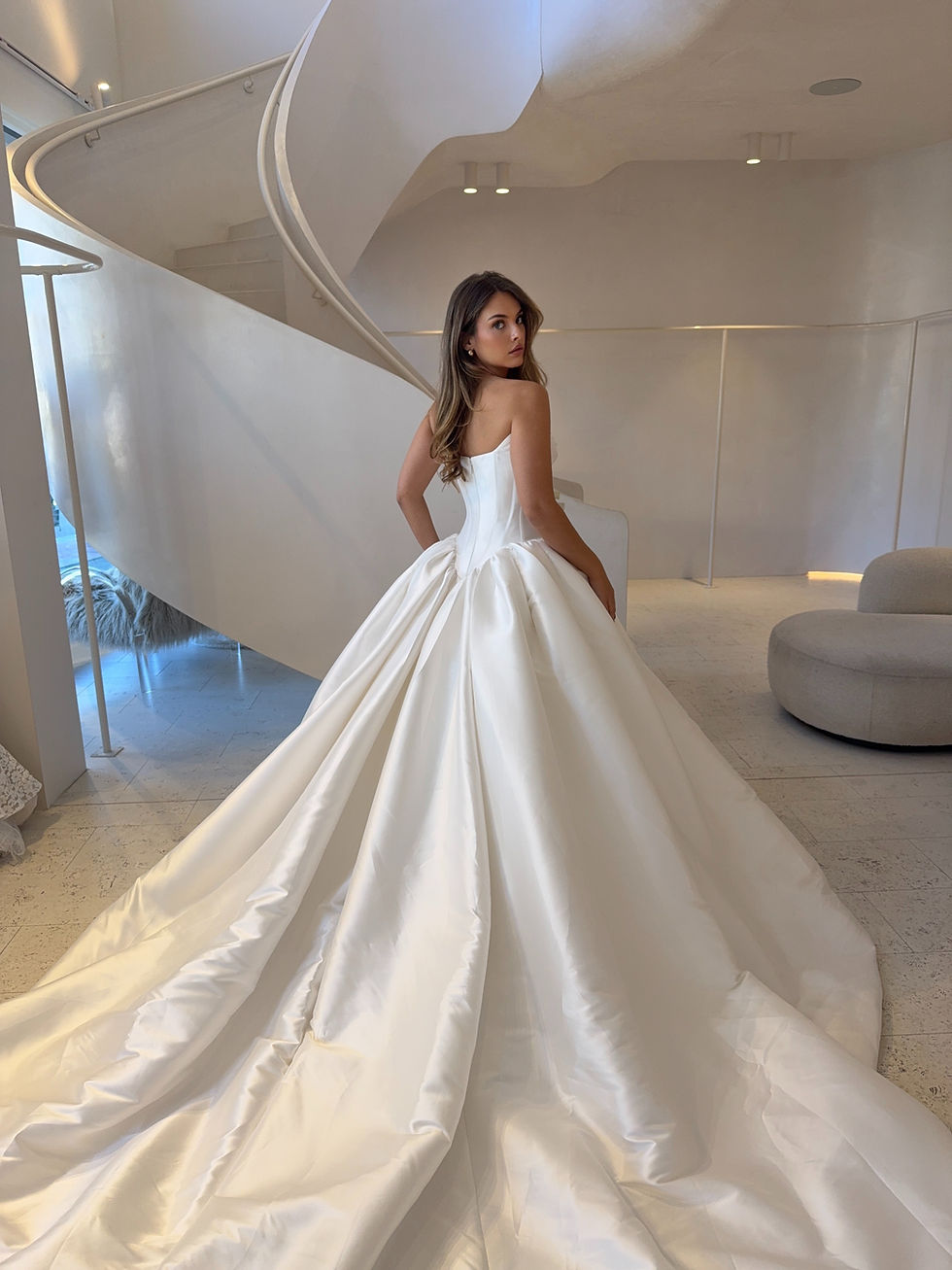 Thumbnail: Aura with upper arm drape