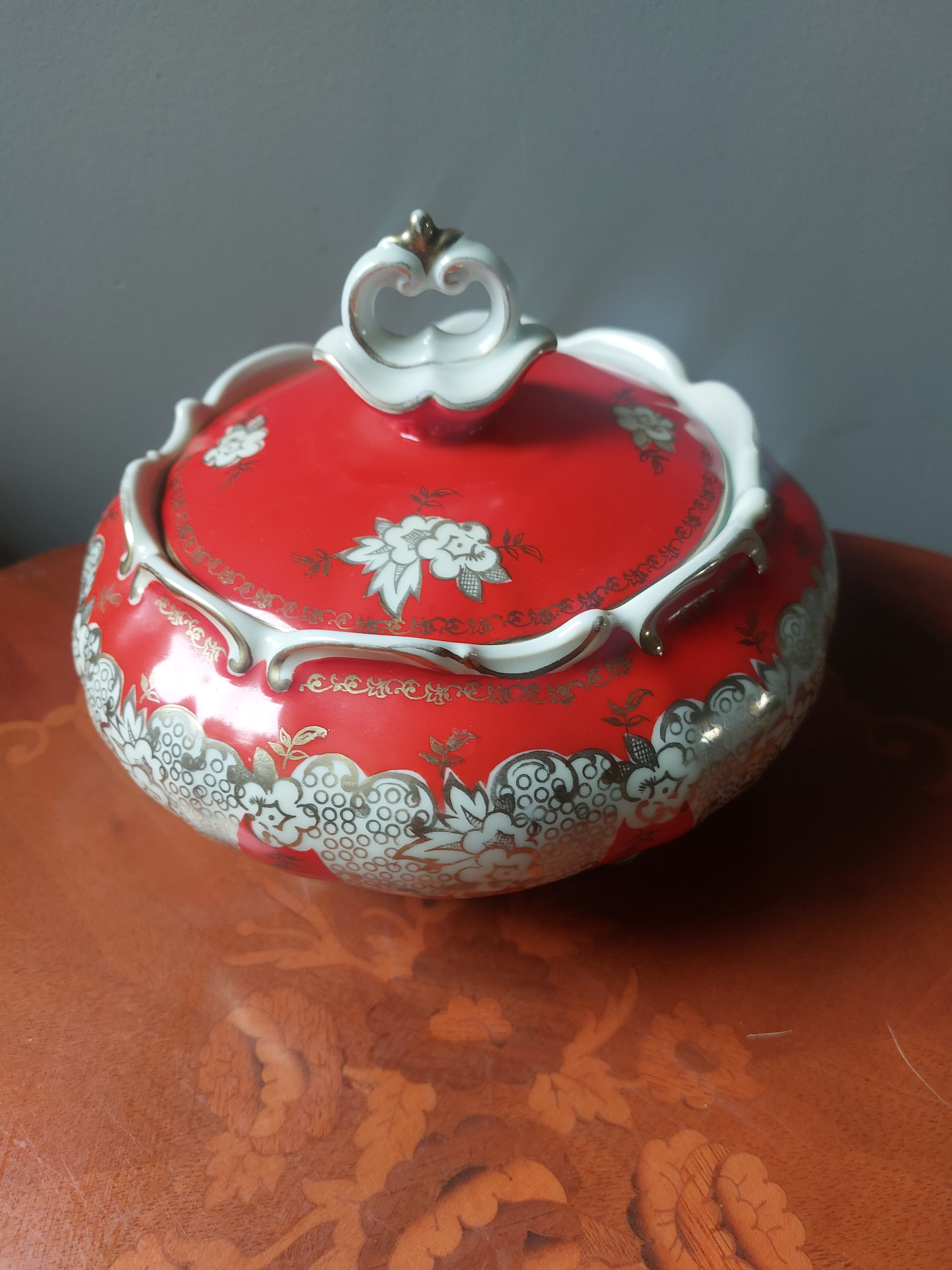 Art Deco porcelain bonbonnière