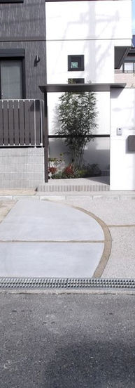 ゆったりとした駐車スペース