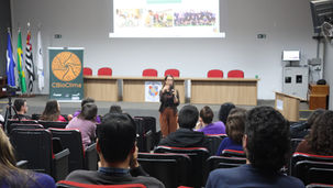 Pesquisadora Neidiquele Silveira fala sobre desafios ambientais e soluções sustentáveis nos Seminários Charles Darwin